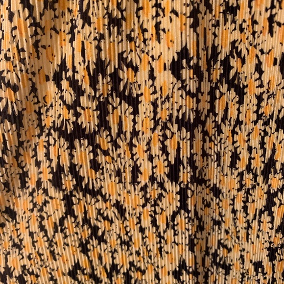 Asos Plisse Strappy Maxi Dress in Yellow Daisy Print - Picture 4 of 5